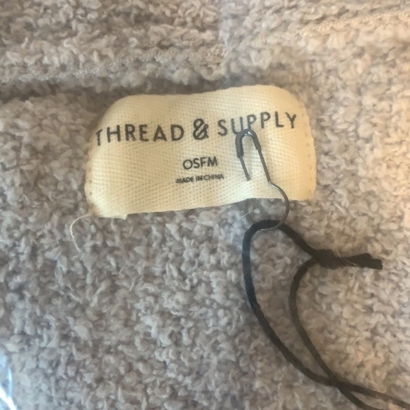 Thread & Supply Good Thread Inside Cozy Cloud Wrap (NWT) - Picture 3 of 4